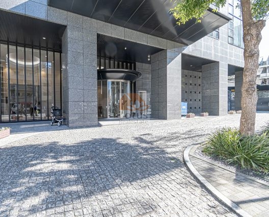 コンシェリア西新宿ＴＯＷＥＲ’ＳＷＥＳＴエントランス２｜大江戸線「都庁前」駅、丸の内線「西新宿五丁目」駅などが利用できます。