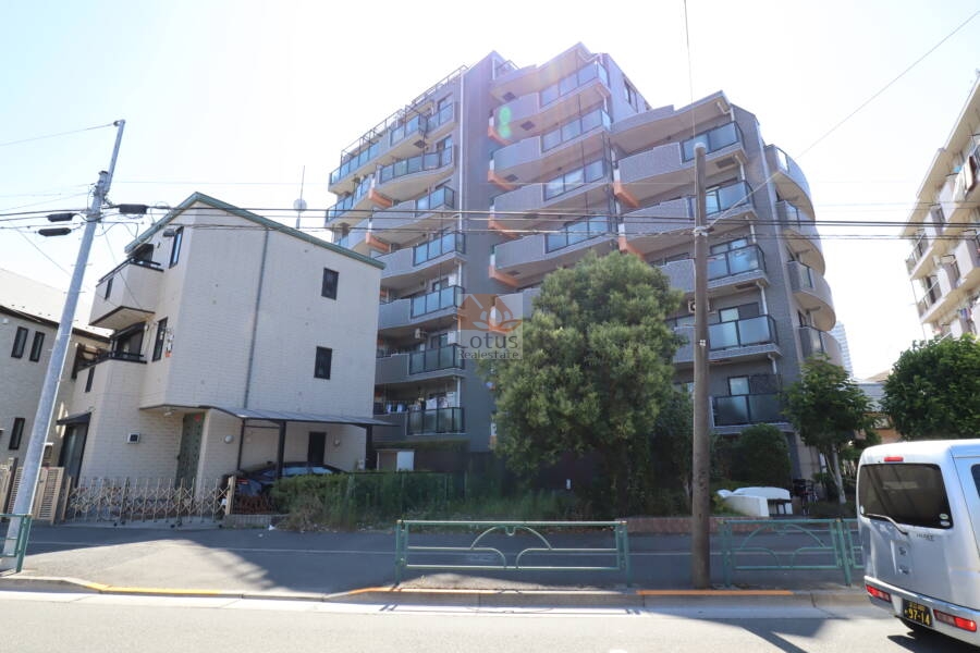ライオンズマンション南小岩外観1｜ライオンズマンション南小岩は平成年築、9階建てのマンションです。