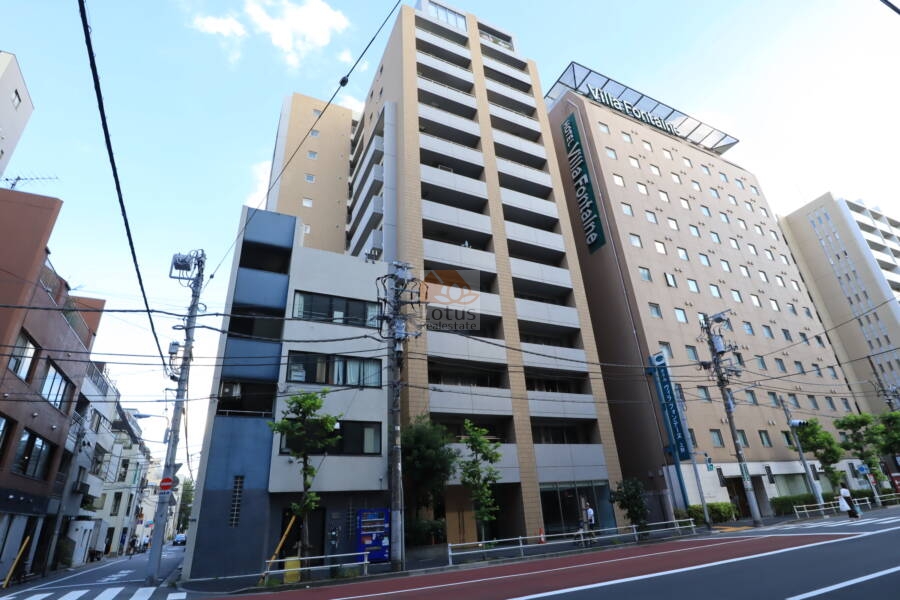 センチュリーハイツ御徒町モダニカ外観2｜エントランスは清洲橋通りに面していて、山手線「御徒町」駅徒歩10分の立地です。
