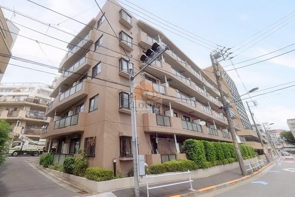 マートルコート下落合は平成6年築、5階建てのマンションです。