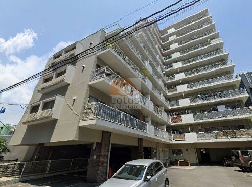 南麻布マンション外観１｜南麻布マンションは昭和44年築、11階建てのマンションです。