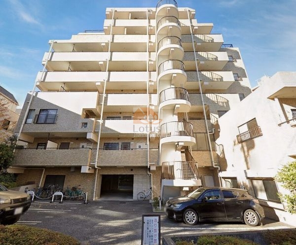 アヴェニュー池尻外観3｜アヴェニュー池尻は平成3年築、8階建てのマンションです。