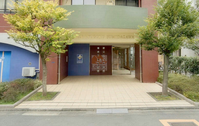 アルシオン両国隅田川エントランス１｜オートロック付きで安心です。