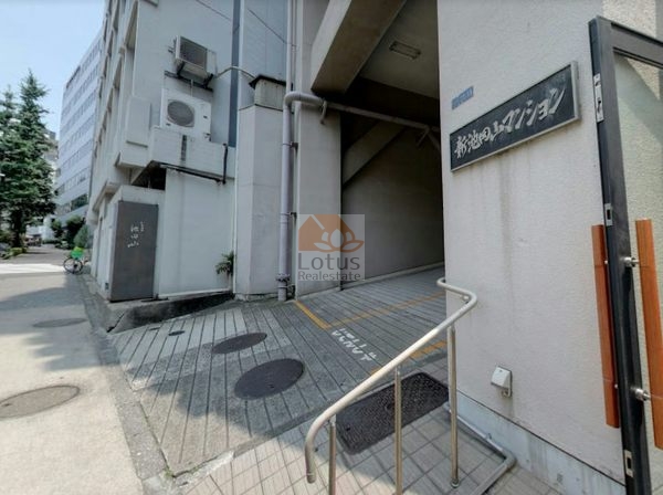 新池田山マンション外観１｜北品川四谷線に面した立地です。