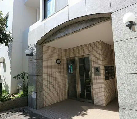 ウィン戸越エントランス１｜オートロック付きで安心です。