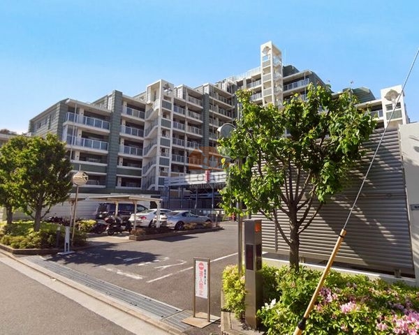 アデニウム船堀グランヴェール外観２｜1住戸に１専用駐車場が用意されており、車を所有する方にとっては大変便利です。