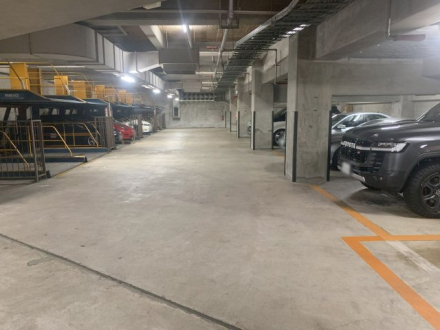 三越ゼームス坂マンション駐車場