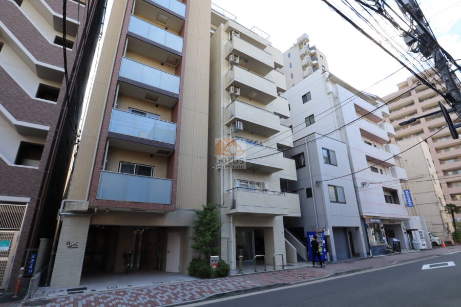 パレドール浅草外観2｜新堀通りから一歩入った立地です。