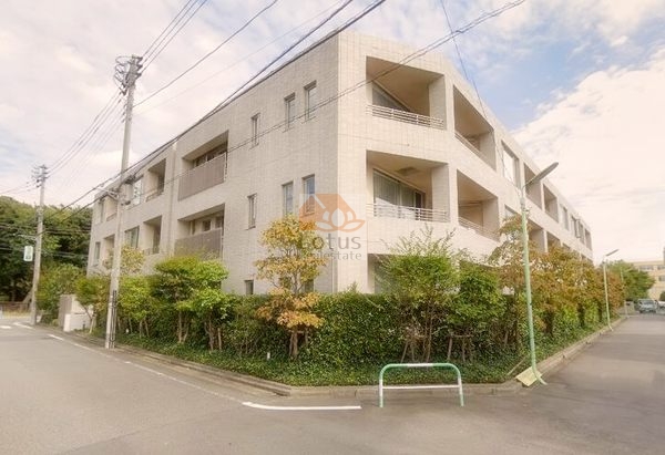 パークハウス玉川岡本外観２｜パークハウス玉川岡本は平成21年築、3階建て低層マンションです。