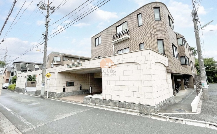 ライオンズガーデン阿佐ケ谷外観１｜ライオンズガーデン阿佐ヶ谷は、3階建てのマンションです。