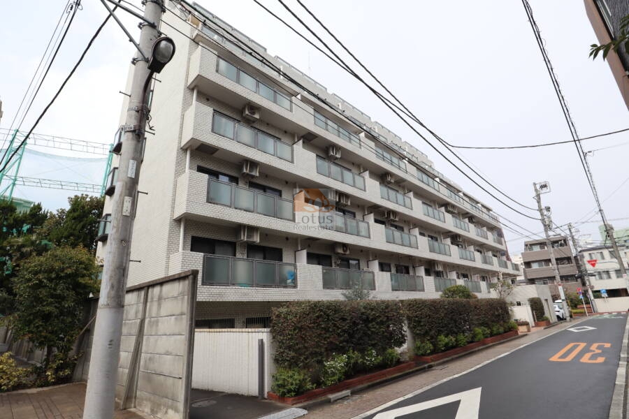 カーサ駒込外観1｜カーサ駒込は、昭和56年築、7階建てのマンションです。