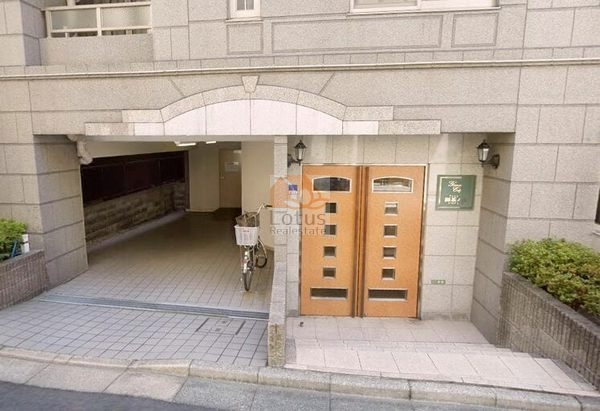 グランシティ御茶ノ水エクセランヒルズエントランス１｜閑静な住環境です。