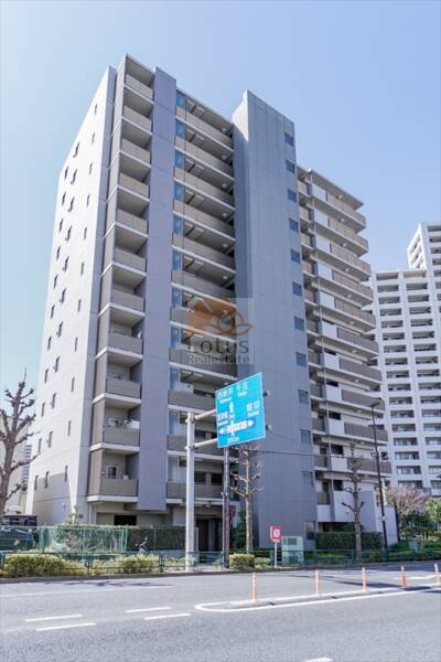サングランデ千住曙町外観１｜サングランデ千住曙町は隅田川が近く、あり千住塩入大橋を渡って汐入公園や、綾瀬橋を渡って東白髭公園へ行くこともできます。
