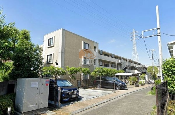 ライフアップ高井戸外観２｜ライフアップ高井戸は平成12年築、3階建のマンションです。