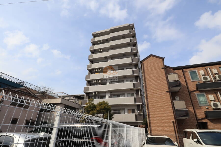 コンフォートセラフ新小岩外観1｜コンフォートセラフ新小岩は平成17年築、9階建てのマンションです。