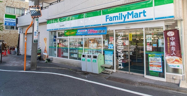 ファミリーマート 市谷台町店｜徒歩1分に「ファミリーマート 市谷台町店」があります。