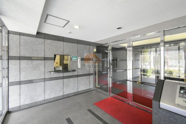 ミサワホームズ東大井エントランス３｜エントランスにはオートロックが完備されており、セキュリティ面でも安心感があります。