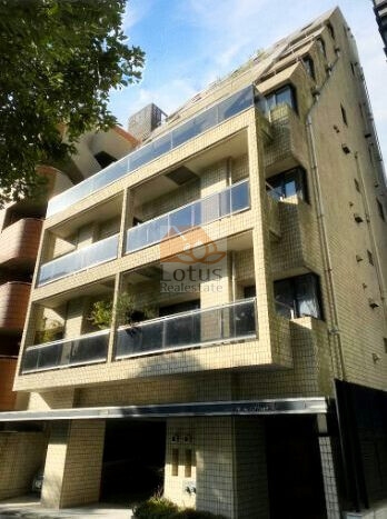 グランドメゾン赤坂外観２｜グランドメゾン赤坂は昭和57年築、8階建てのマンションです。