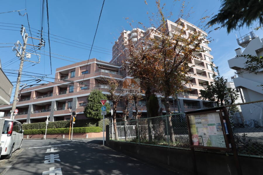 中落合パークホームズ外観3