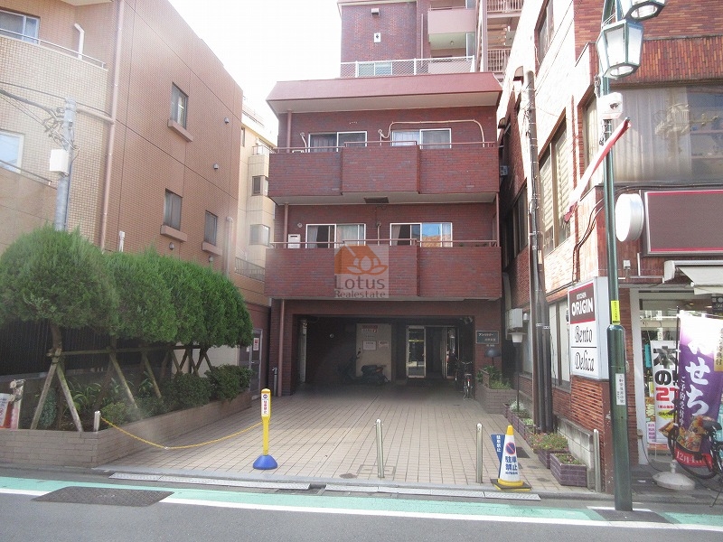 アンバサダー三軒茶屋外観１｜アンバサダー三軒茶屋は昭和54年築、7階建てのマンションです。