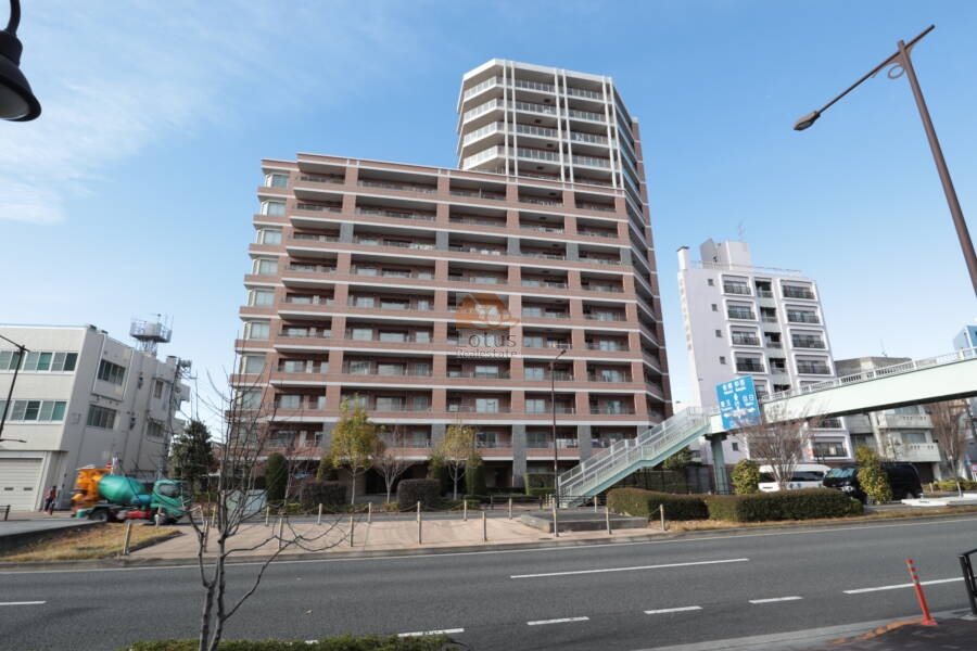 中落合パークホームズ外観1｜中落合パークホームズは平成13年築、15階建てのマンションです。