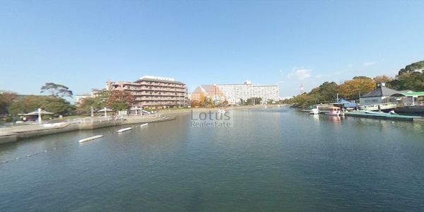 新左近川親水公園｜南側には「新左近川親水公園」があり日当たり良好です。