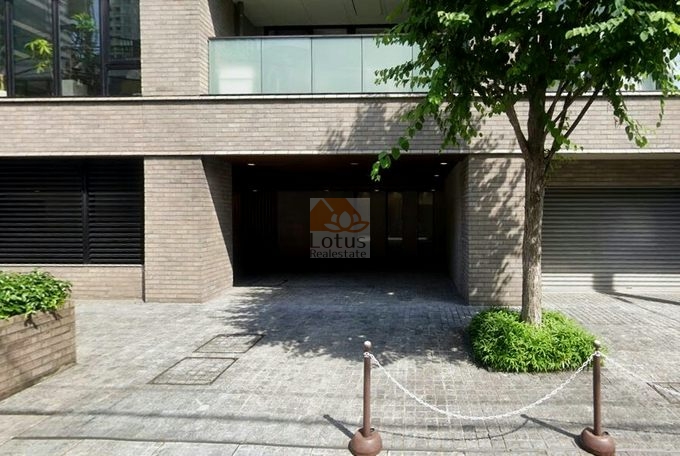 フォレセーヌ赤坂丹後町エントランス１｜周辺は閑静な邸宅地です。