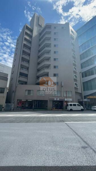 パシフィックワコービル外観4｜パシフィックワコービルは新宿三丁目駅から徒歩1分、明治通り沿いに立地し、ＪＲ新宿駅へも徒歩3分と大変アクセスの良い立地です。