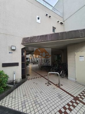 市ヶ谷富久町シティハウスエントランス１｜周辺は閑静な住宅街に立地します。
