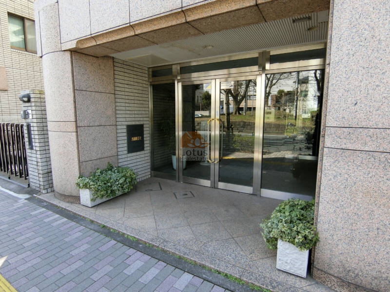 駒込ペアシティアネックス２外観共用部3｜本郷通りに面した立地です。