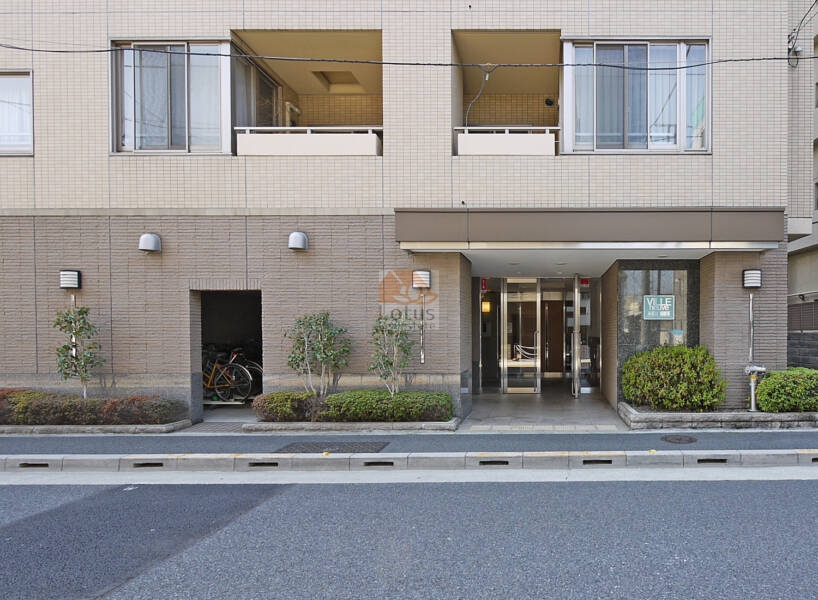 ヴィルヌーブ小石川播磨坂エントランス｜オートロック付きで安心です。