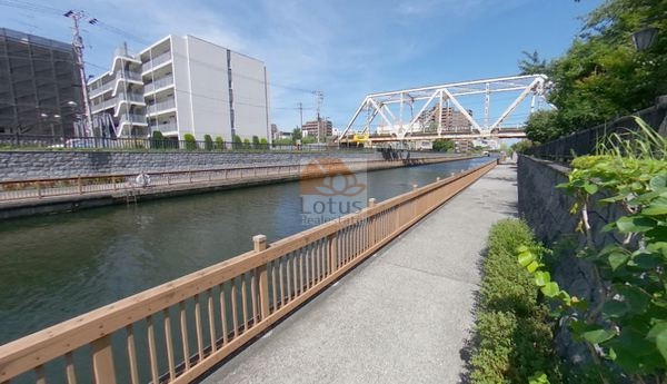 北砂緑道公園１｜北側には北砂緑道公園、小名木川があります。