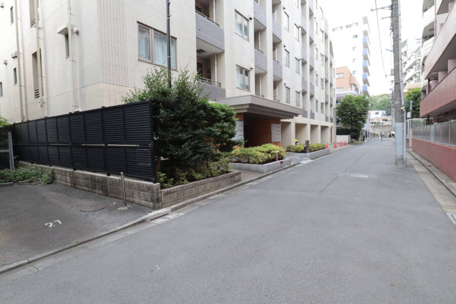 アイムズ荻窪外観11｜アイムズ荻窪は平成17年築、8階建てのマンションです。