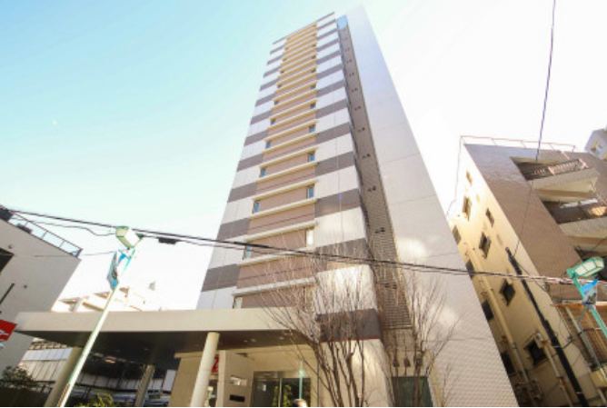 クオリア荻窪外観２｜クオリア荻窪は平成18年築、13階建のマンションです。外壁はモダンなグレーとホワイトの色調が使われており、シンプルで洗練された印象です。