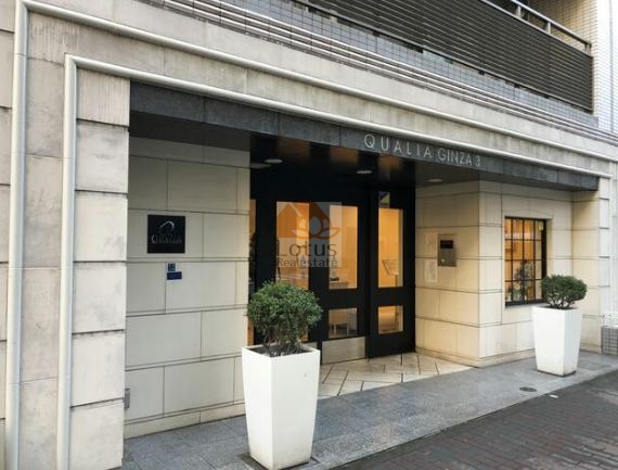 クオリア銀座３丁目エントランス１｜東銀座駅から徒歩2分の好立地です。