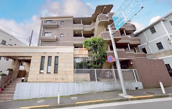 パルロイヤル等々力外観１｜パルロイヤル等々力は平成7年築、4階建てのマンションです。