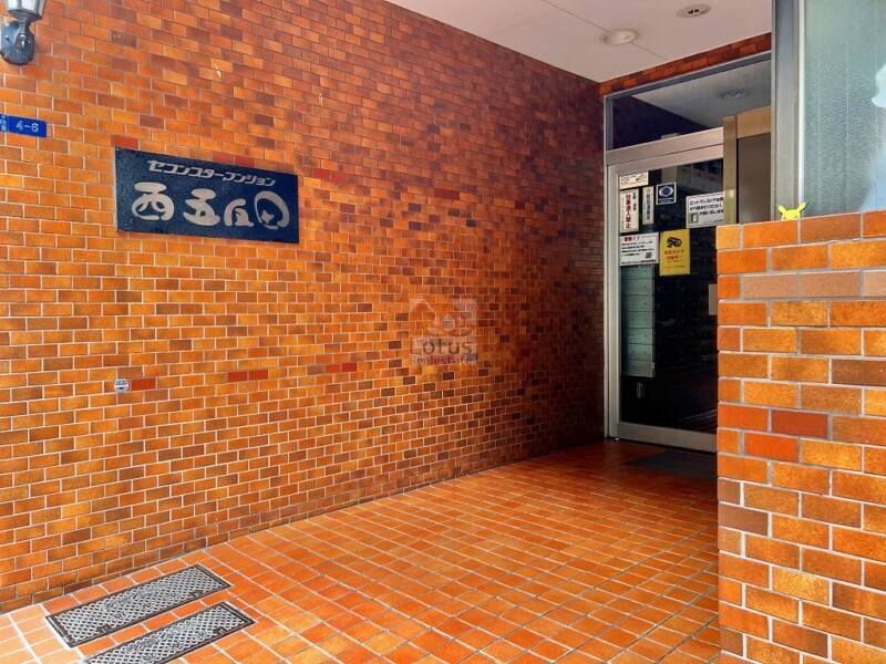 セブンスターマンション西五反田エントランス１｜不動前駅、五反田駅、大崎広小路駅が利用できます。
