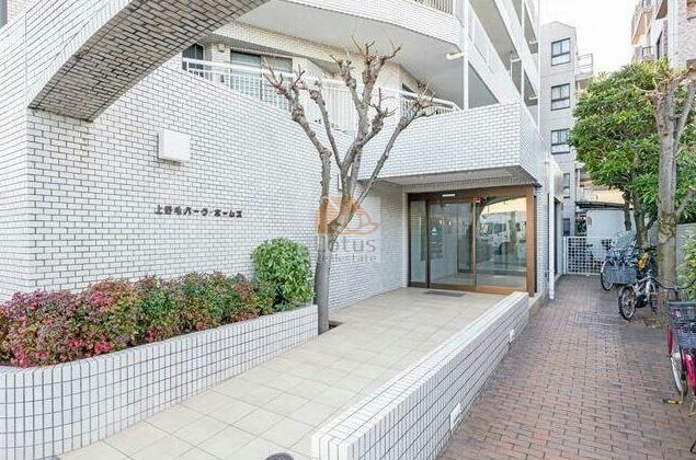 上野毛パーク・ホームズエントランス１｜上野毛駅、用賀駅が利用できます。