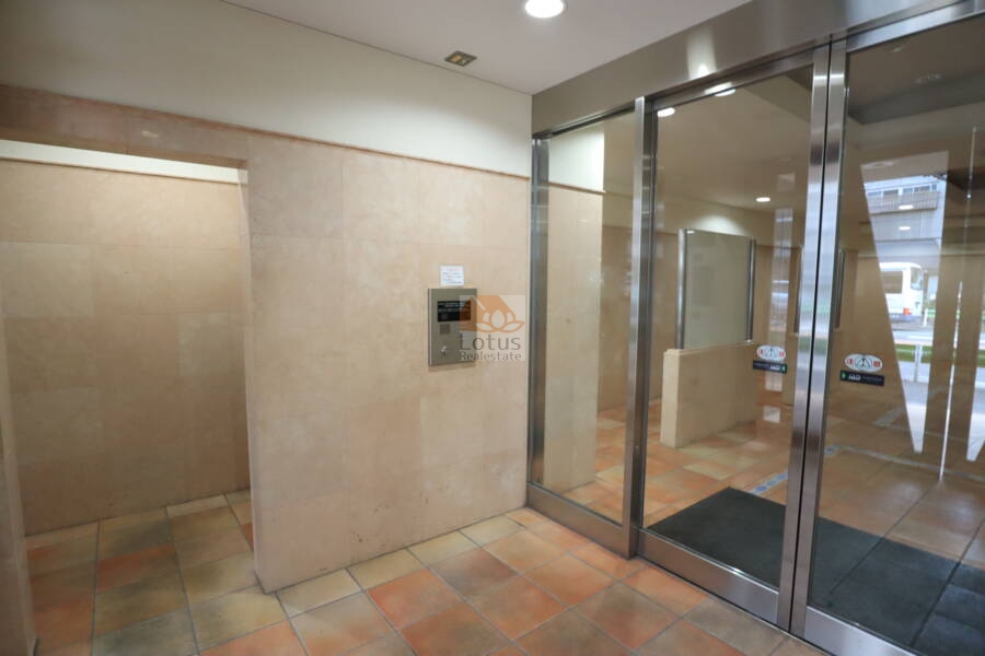 ゼファー浅草馬道通り共用部1｜オートロック付きで安心です。