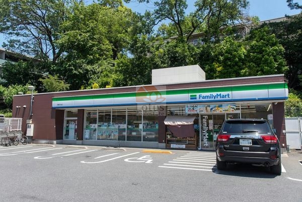 ファミリーマート 用賀の杜店