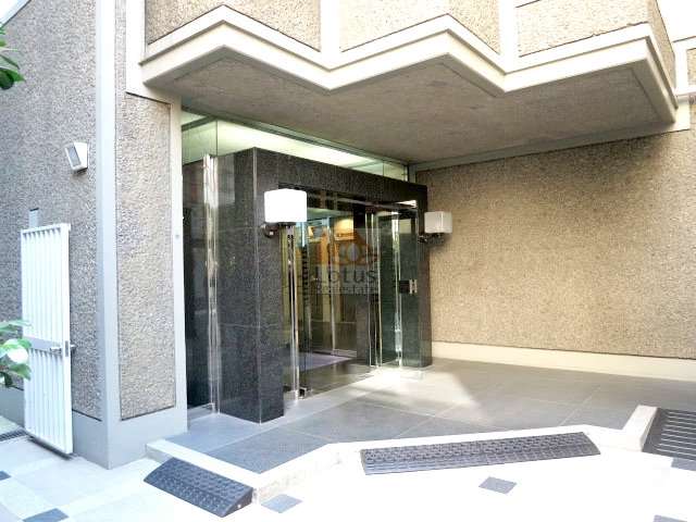 グランドメゾン池袋一番館_エントランス｜オートロック付きで安心です。