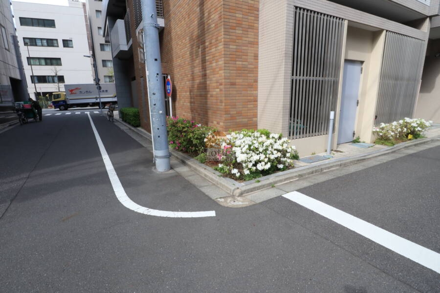 アスコットパーク新御徒町ソレイユ外観5｜南西角地に立地します。