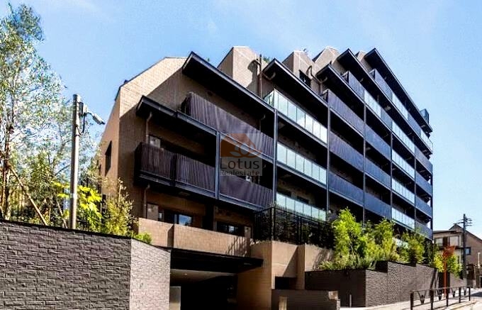 パークナード恵比寿外観3｜パークナード恵比寿は駒沢通りから一歩入った静かな住環境です。