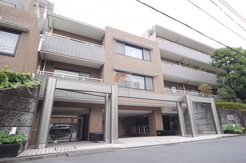 シティコート広尾1｜閑静な住宅地にふさわしく、シックな建物です。