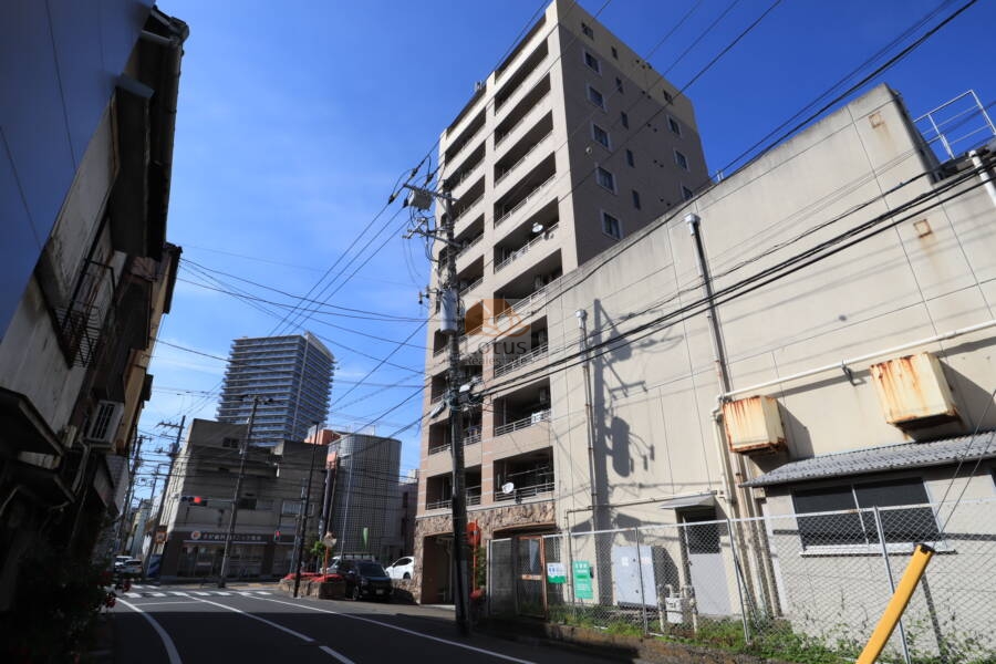 ダイアパレス京島外観1｜ダイアパレス京島は、平成14年築、11階建てのマンションです。