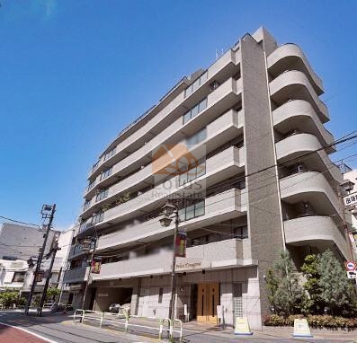 ダイアパレス駒込外観２｜ダイアパレス駒込は平成１２年に築造され、8階建ての建物です。建物のエントランスにはオートロックが備わっており、セキュリティ面でも安全性が確保されています。