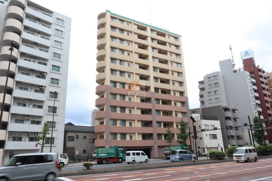 アーバンビュー北千住外観1｜アーバンビュー北千住は、平成15年築、14階建てのマンションです。日光街道沿いにあります。