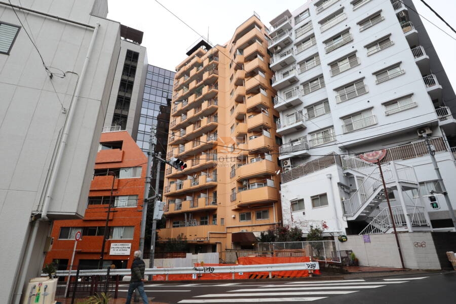 リレント新宿外観1｜リレント新宿は、昭和58年築、12階建てのマンションです。