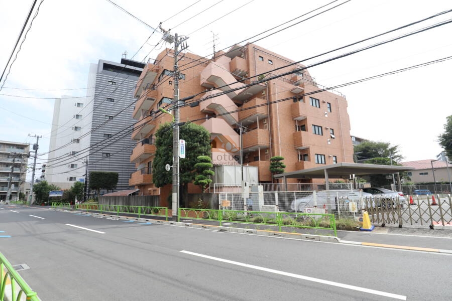 ライオンズマンション豪徳寺外観1｜ライオンズマンション豪徳寺は、昭和57年に建てられた6階建ての建物です。
