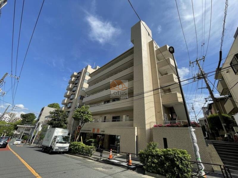 東亜弥生マンション外観２｜東亜弥生マンションは、1984年（昭和59年）に建てられた6階建てです。